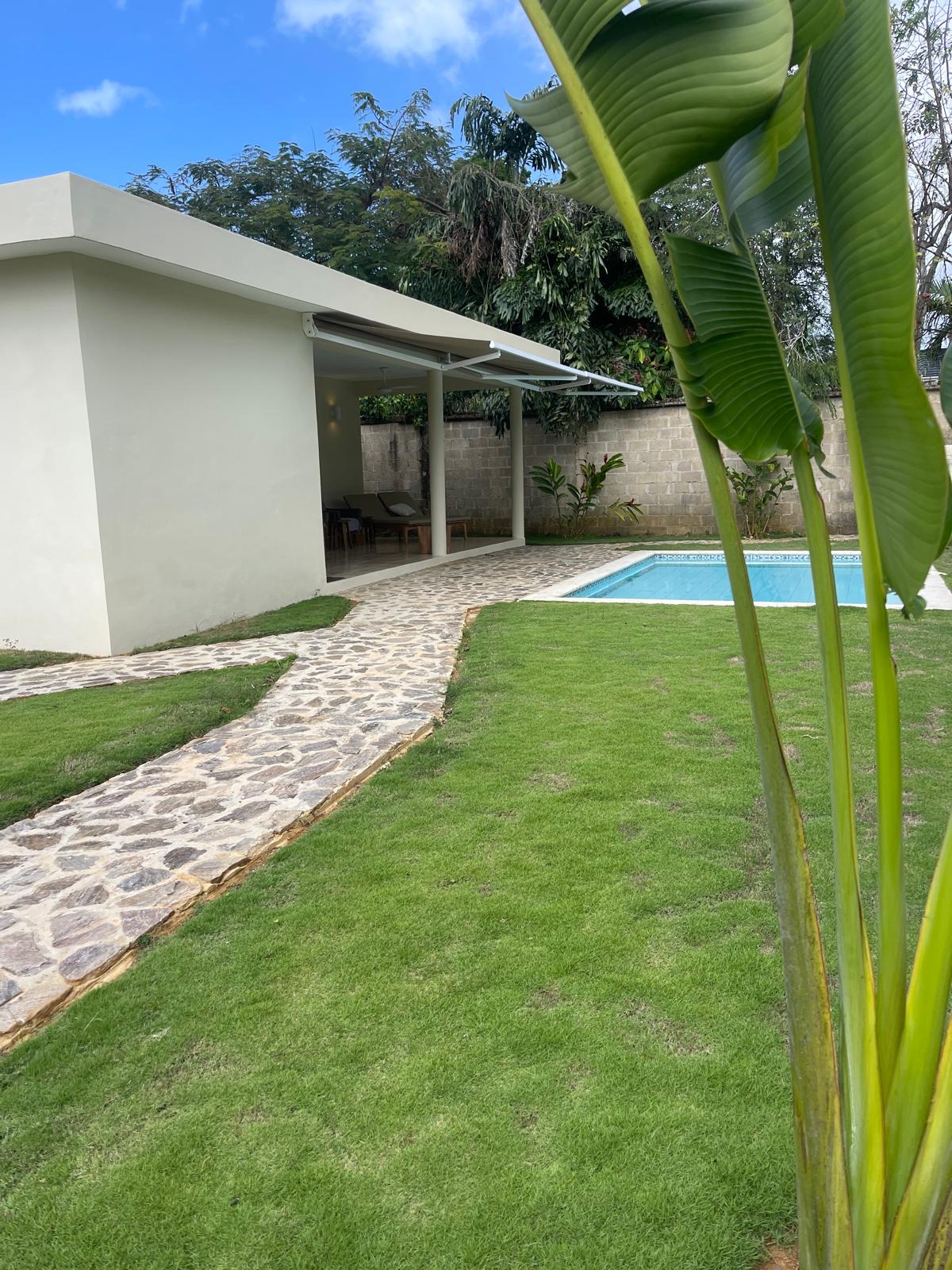 Vue jardin avec piscine individuelle Le P3